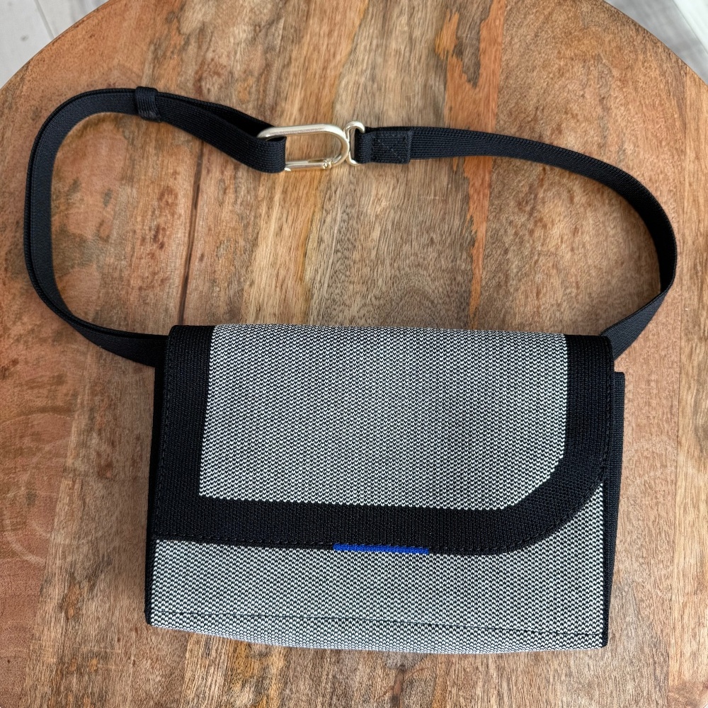 Rothy’s Belt Bag – Gray Mist